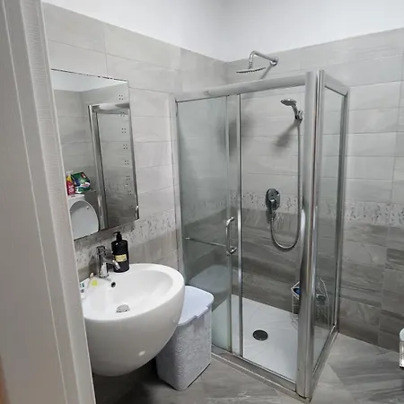 Kalpazo Stadiumi 招待所 地拉那