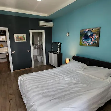 Kalpazo Stadiumi 招待所 地拉那